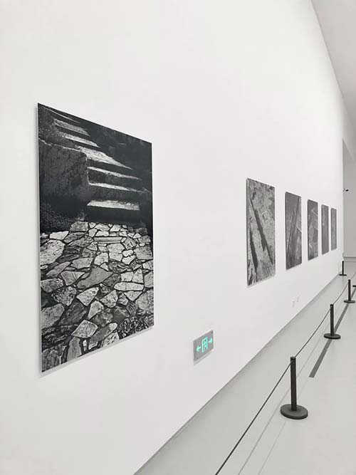 “雅典衛(wèi)城”系列與“蘇州園林”系列隔空相對(duì)，展覽現(xiàn)場(chǎng)