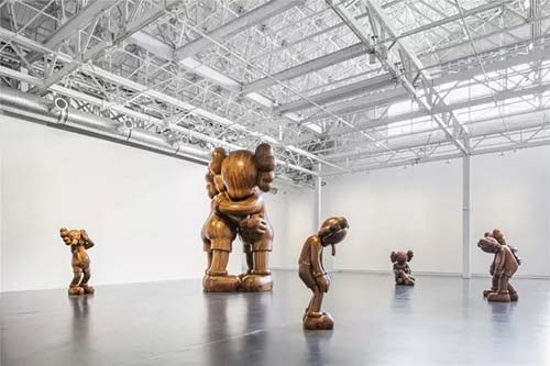 “KAWS：始于終點”展覽現(xiàn)場