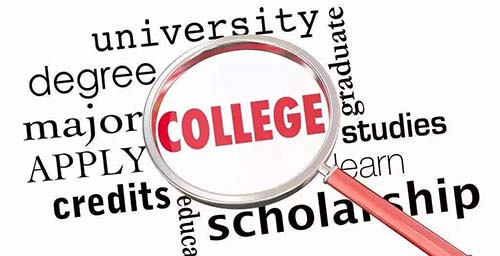 重University，輕College